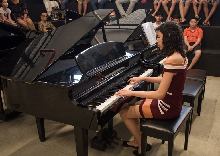 Programa Prima implanta aulas de piano no Espaço Cultural