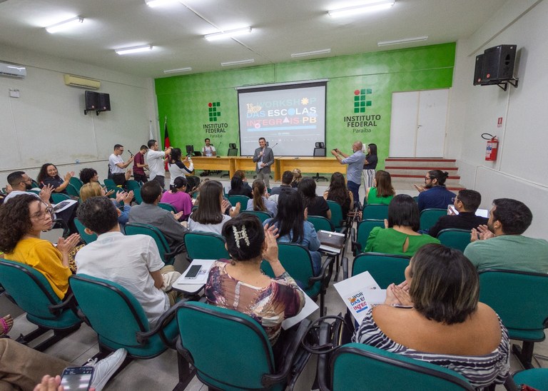 INSTITUTO SONHO GRANDE PROMOVE PESQUISA PARA ESCOLAS DE ENSINO