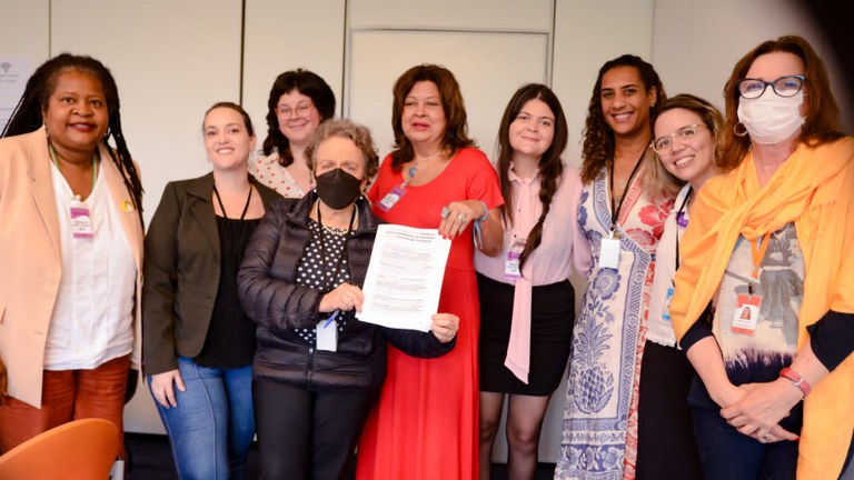 Carta das Gestoras de Políticas para as Mulheres do Nordeste é entregue para equipe de Transição