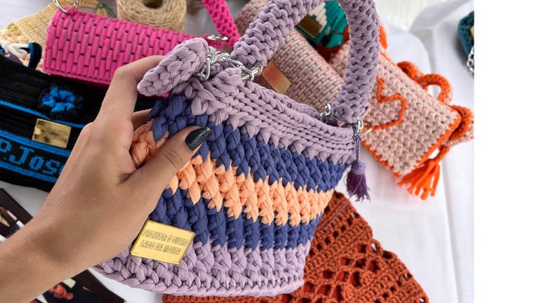 Bolsas em crochê confeccionadas por reeducandos da cadeia de Pombal_destaques em exposições_2.jpg
