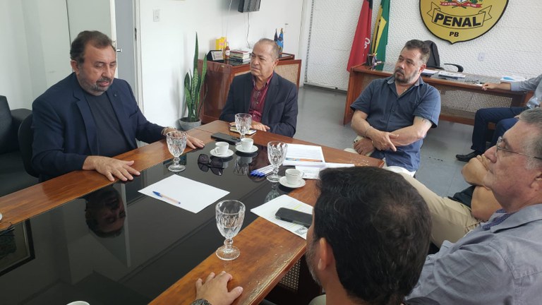 Lideranças empresariais se reúnem com o gestor da Seap para tratar sobre parceria e incentivo à atividade no sistema prisional_1.jpg