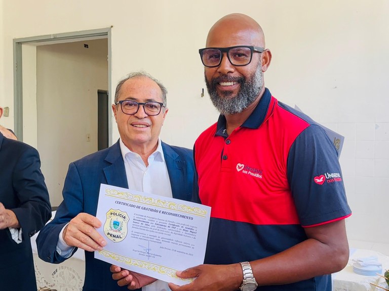 Seap Paraíba homenageia voluntários da Universal nos Presídios por apoio contínuo_9.jpg