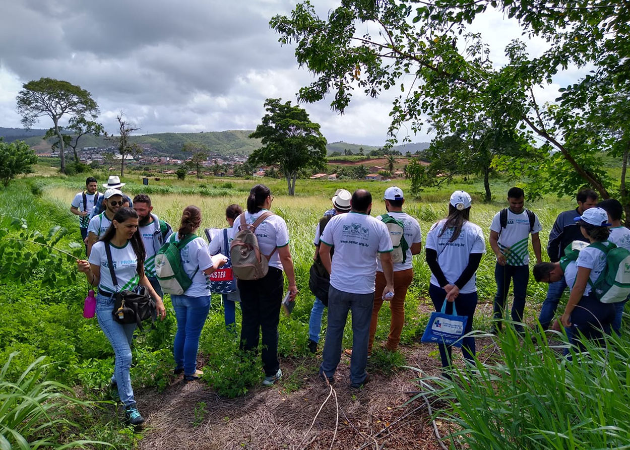 04_07_19 Alunos de Agroecologia conhecem projeto de Integração lavoura, pecuária e floresta na Empaer (2).jpg