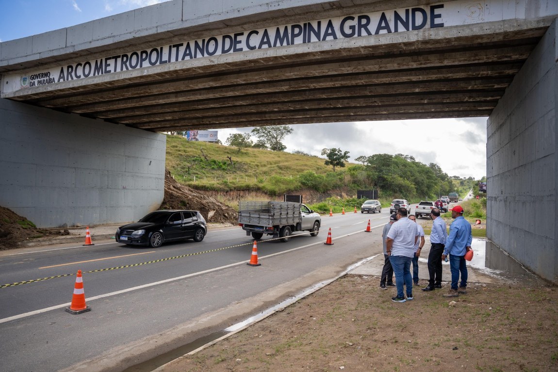 Secretário visita Arco Metropolitano de Campina, anuncia correção definitiva do muro de contenção do aterro e garante segurança do viaduto