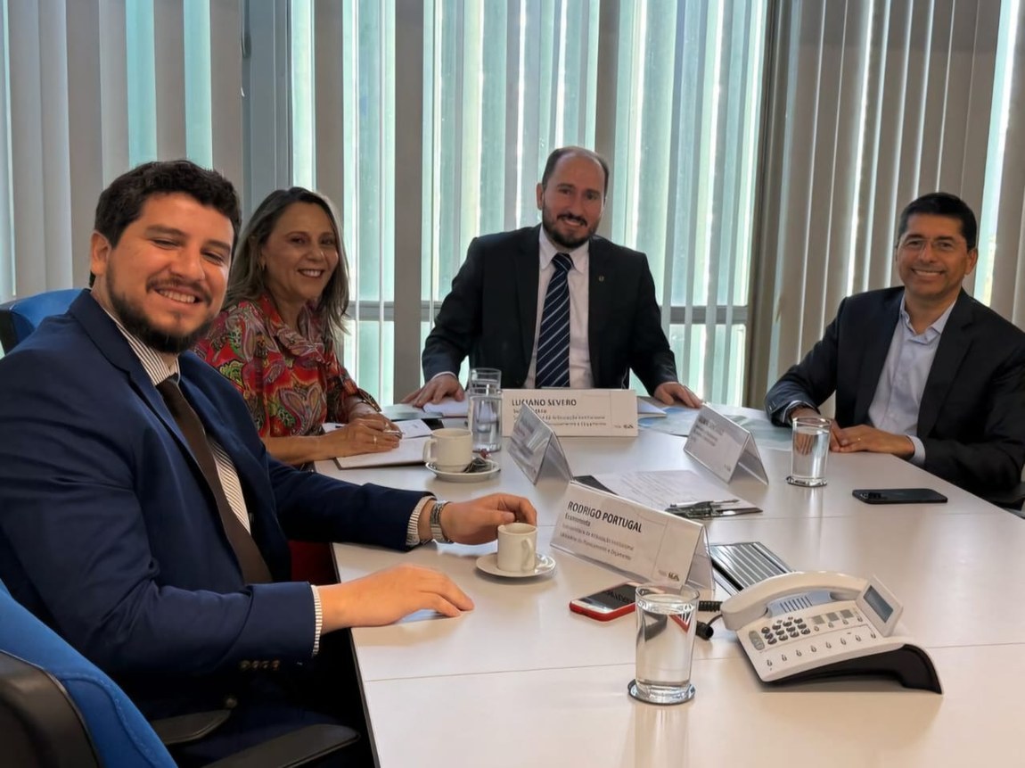 Secretário de planejamento discute a interiorização das Rotas de Integração Sul-Americana em reunião em Brasília