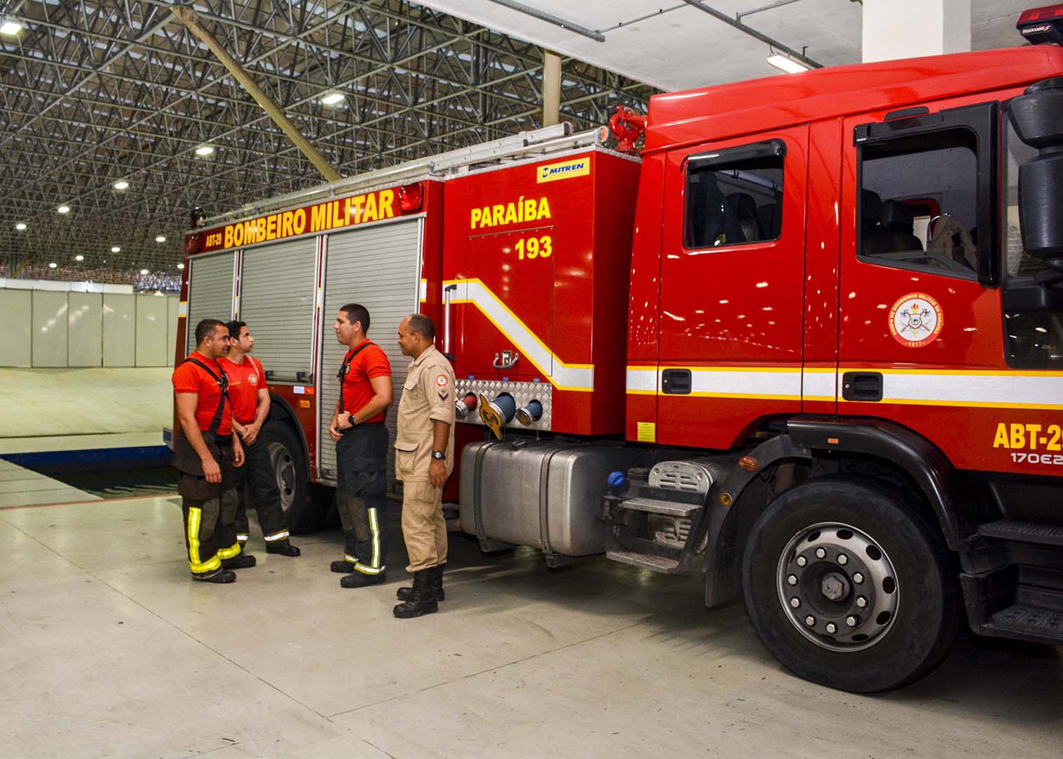 bombeiros-de-prontidao-no-salao_foto-walter-rafael-1.jpg