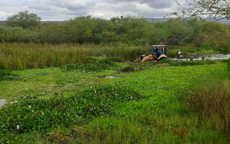 aesa realiza limpeza da calha do rio paraiba 4.jpg
