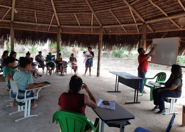 29_11_19 Agricultoras indigenas recebem treinamento  de hortaliças organicas (1).jpg