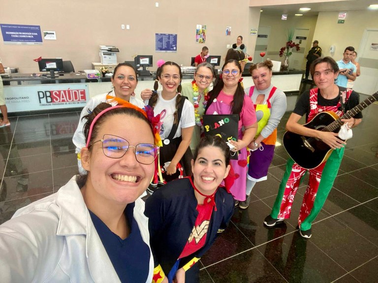 Hospital Metropolitano realiza ‘Bailinho de Carnaval’ na ala pediátrica com ação voluntária do Ministério Sorriso Aberto 1.jpeg