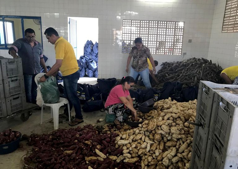 16_09_19 Governo distribui sete mil quilos de alimentos para beneficiários do PAA em Pedras de Fogo (8).jpg