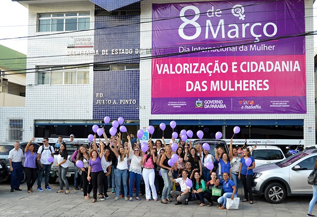 07-03-18-Ação-do-Dia-Internacional-da-Mulher-Foto-Alberto-Machado-2.jpg