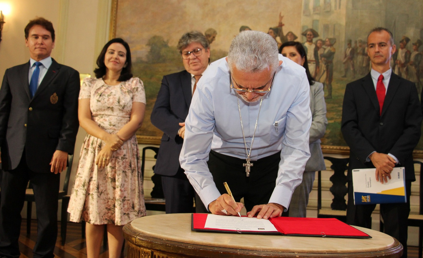 joao azevedo assina o censo IBGE 2020_foto francisco franca (10).jpg