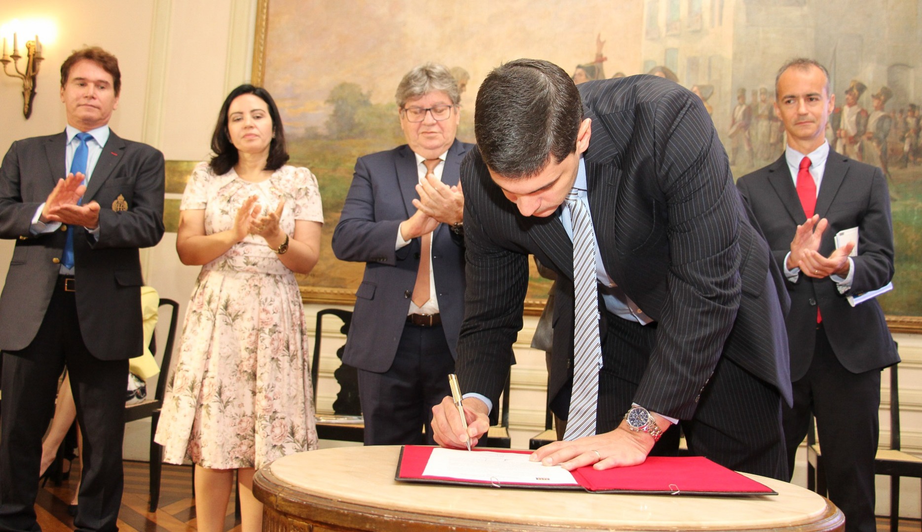 joao azevedo assina o censo IBGE 2020_foto francisco franca (7).jpg