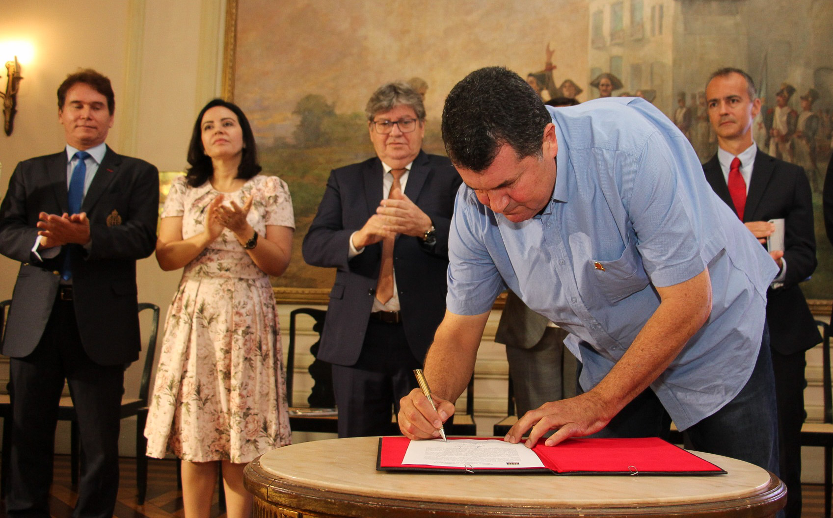 joao azevedo assina o censo IBGE 2020_foto francisco franca (9).jpg