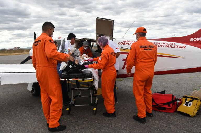 Coração Paraibano UTI Aérea salva paciente de 25 anos com cardiopatia grave, transferida de Sousa para o Hospital Metropolitano, em Santa Rita 1.jpg