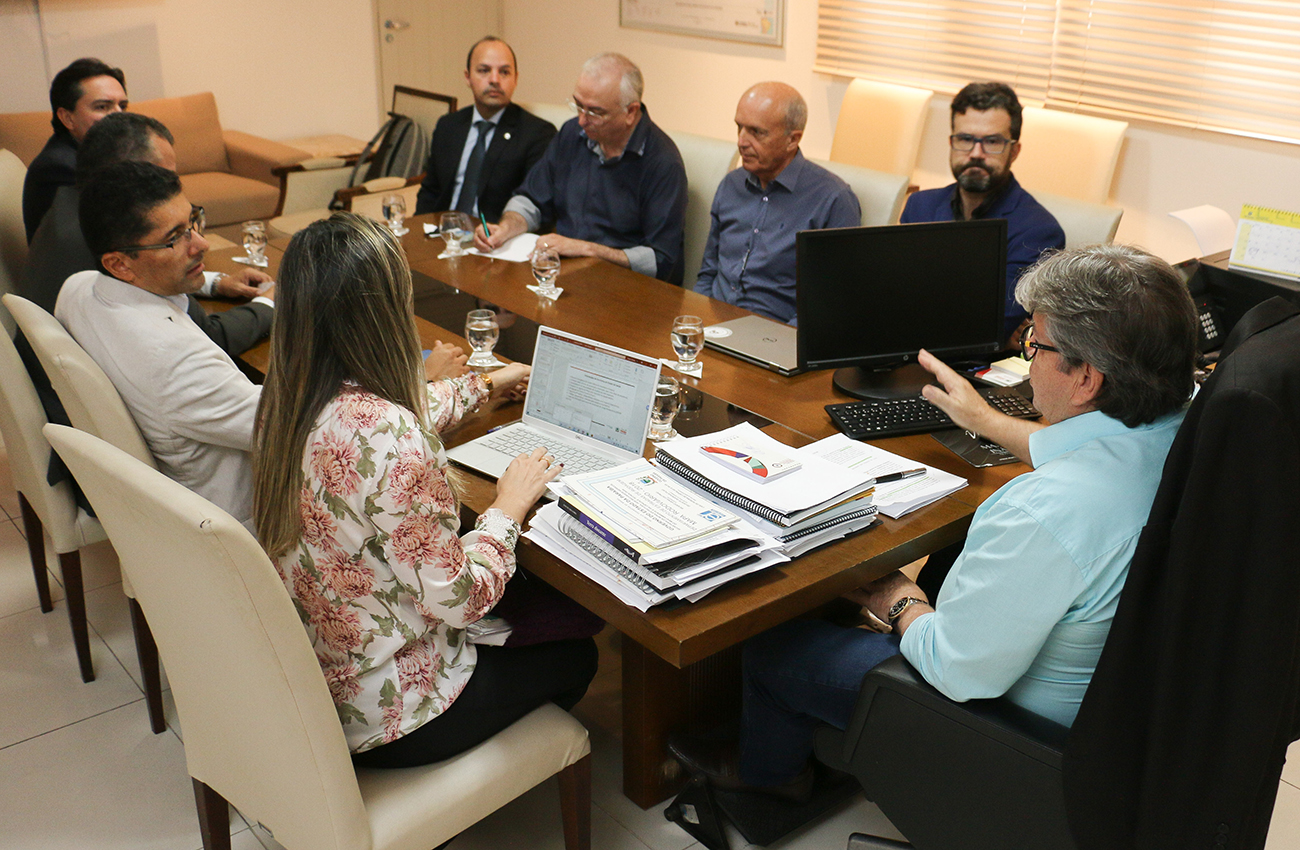 joao azevedo faz reuniao sobre coronavirus_foto francisco franca (3).jpg