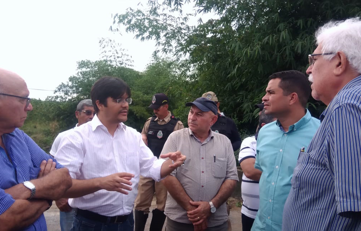 DER inicia construcao de desvio para pedestres e veiculos na ponte que desabou 5.jpg