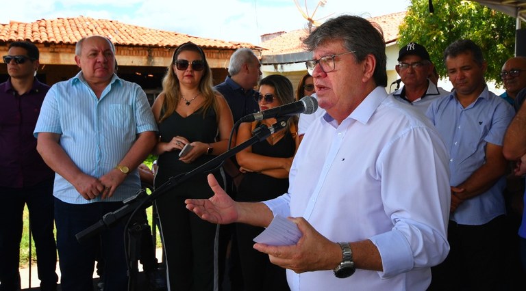 Joao assina ordem de servico em Aparecida (9).jpg