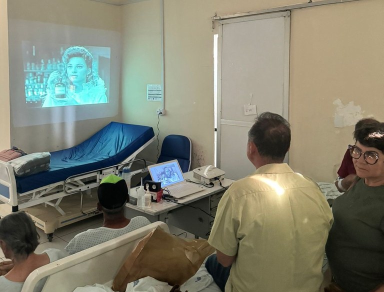 Equipe da Hemodinâmica de Patos promove sessão de cinema para pacientes  (2).jpeg