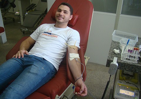 ses-hemocentro-recebe-alunos-do-senac-doando-sangue-5.jpg