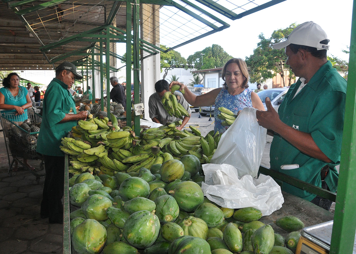 12_07_19 Governo instalou oito feiras do produtor em 2019 e programa será estendido para outros municíp (3).JPG