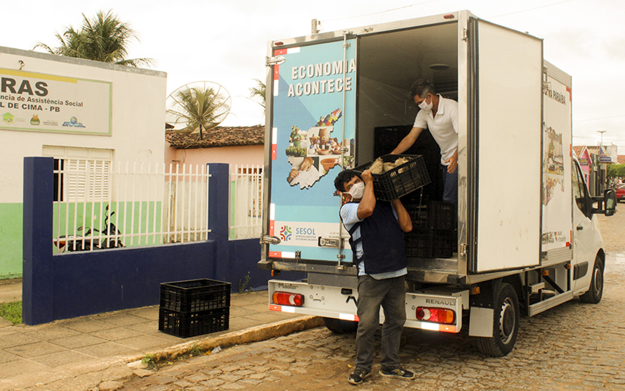 entrega de alimentos da agricultura familiar_foto alberto machado (17).JPG