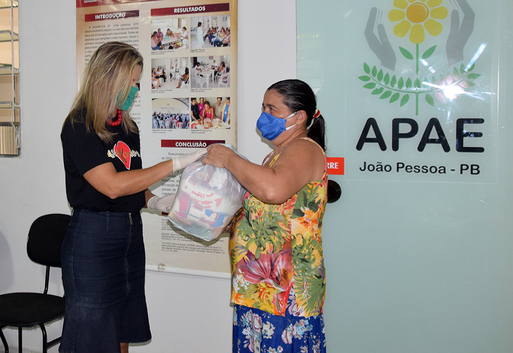 05-05-20 Entrega de sestas básicas na APAE Foto-Alberto Machado  (4).JPG