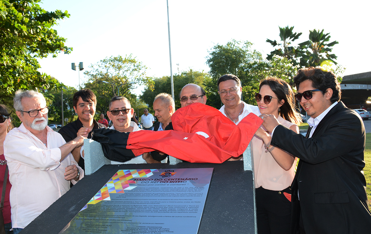 monumento_ jakson do pandeiro_foto walter rafae  (1).JPG