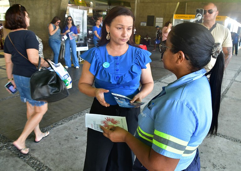 28-07-23 Panfletagem na Rodoviaria (tráfico de Pessoas) foto-Alberto Machado  (11).JPG