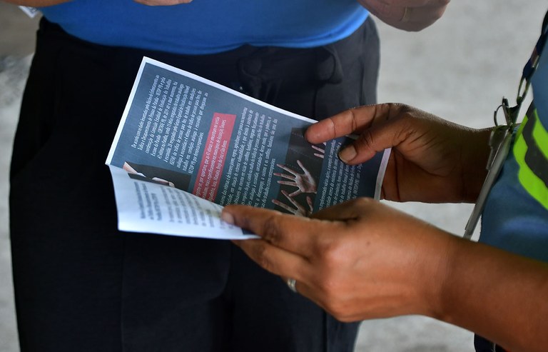 28-07-23 Panfletagem na Rodoviaria (tráfico de Pessoas) foto-Alberto Machado  (12).JPG