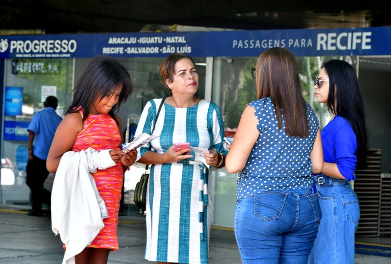 28-07-23 Panfletagem na Rodoviaria (tráfico de Pessoas) foto-Alberto Machado  (16).JPG