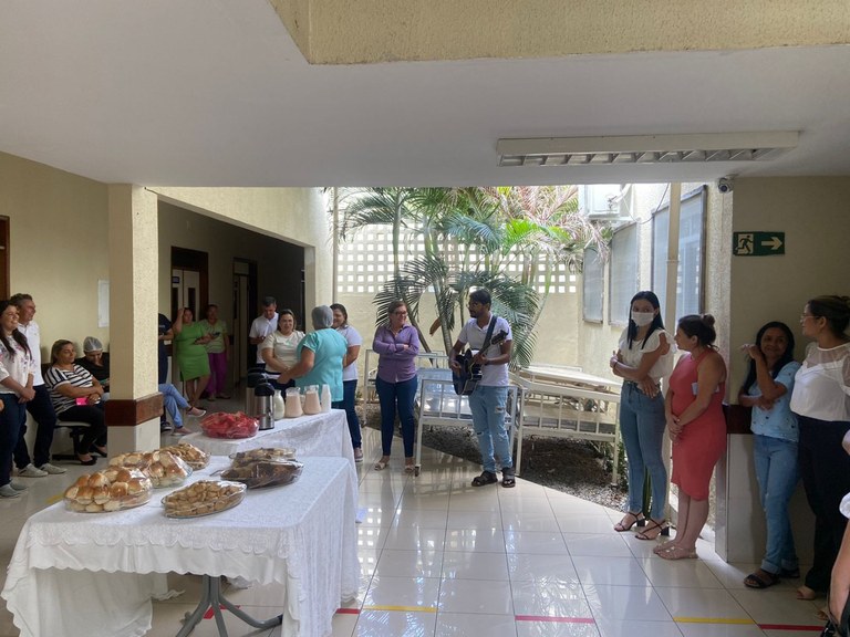 O lanche coletivo aconteceu no final das atividades.jpg