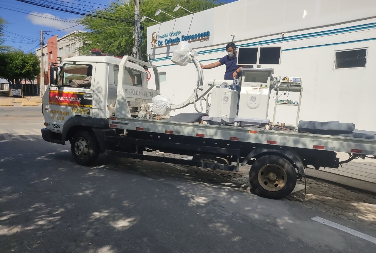 O transporte de equipamentos contou com o apoio da Polícia Militar.jpg