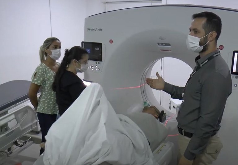 A capacitação dos profissionais que vão operar o novo tomográfo será conclupida essa semana.JPG