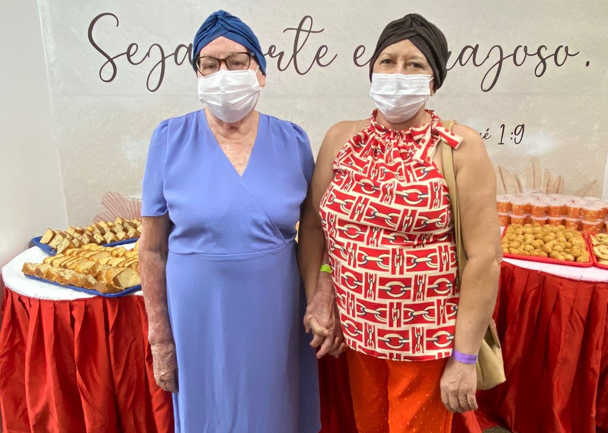 Elieuda da Silva e Maria Olindina, pacientes do Bem, gostaram da celebração e elogiaram o hospital.jpg