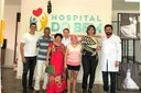 Médicos e a diretora do Complexo, Liliane Sena com as pacientes.jpg