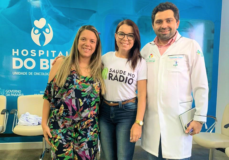 Liliane Sena, diretora do Complexo,  e Dr. Wostenildo com a radialista Wâniaque transmitiu o evento ao vivo.jpg