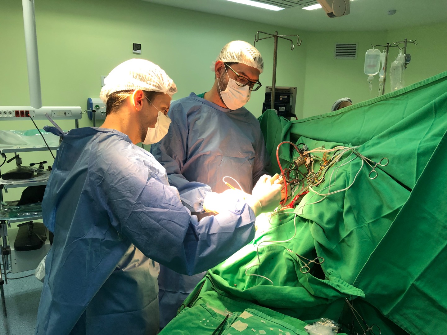 Hospital Metropolitano realiza primeira cirurgia para retirada de tumor cerebral na região da linguagem com paciente acordado 3.jpg