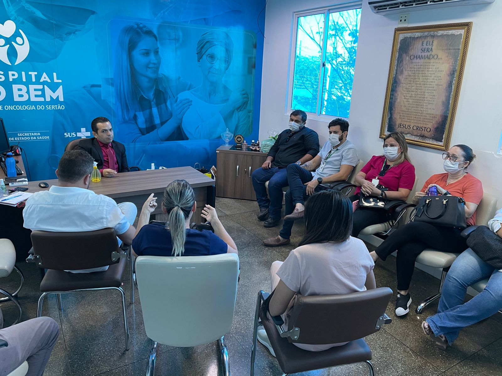 Diretor Geral, Francisco Guedes e equipe do hospital que decidiu suspender a visita aos pacientes.jpg