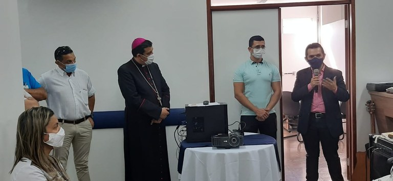 O diretor do Complexo, Francisco Guedes agradeceu a doação da Diocese.jpeg