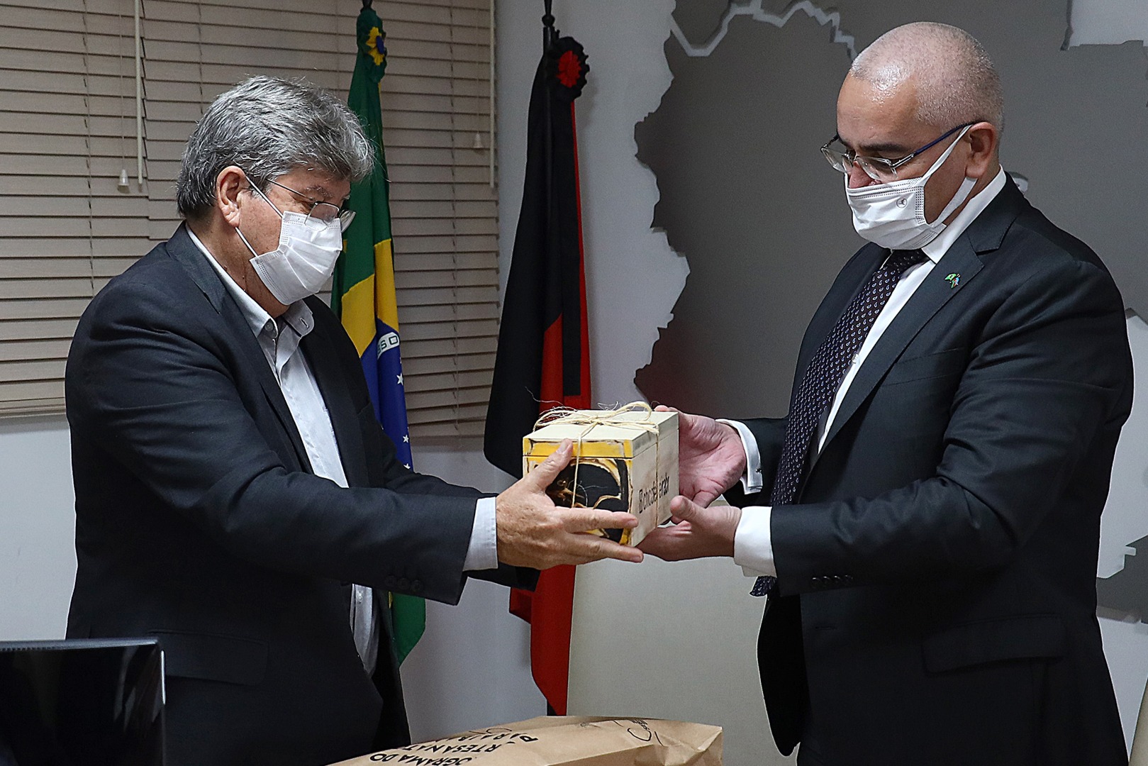 João Azevêdo apresenta potencialidades da Paraíba a embaixador do Azerbaijão