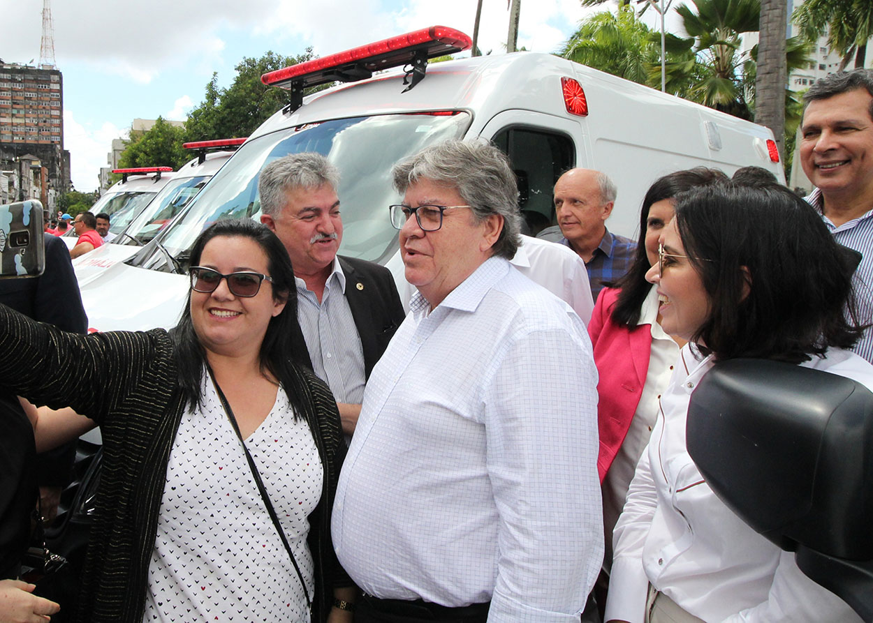 02_08_19 Entrega de ambulâncias foto francisco frança (2).jpg