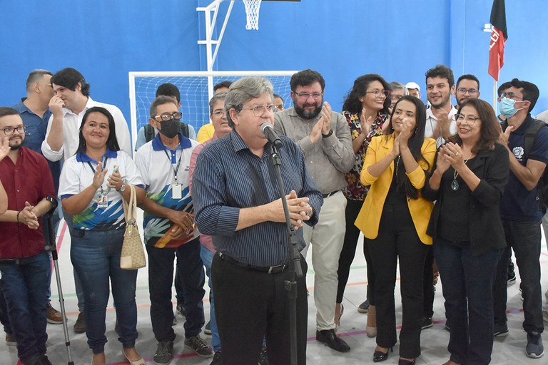 Governador inaugura ginásio da Escola SESQUICENTENÁRIO (1).JPG