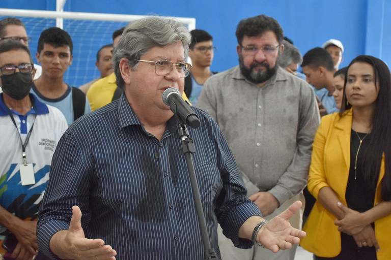 Governador inaugura ginásio da Escola SESQUICENTENÁRIO (16).JPG