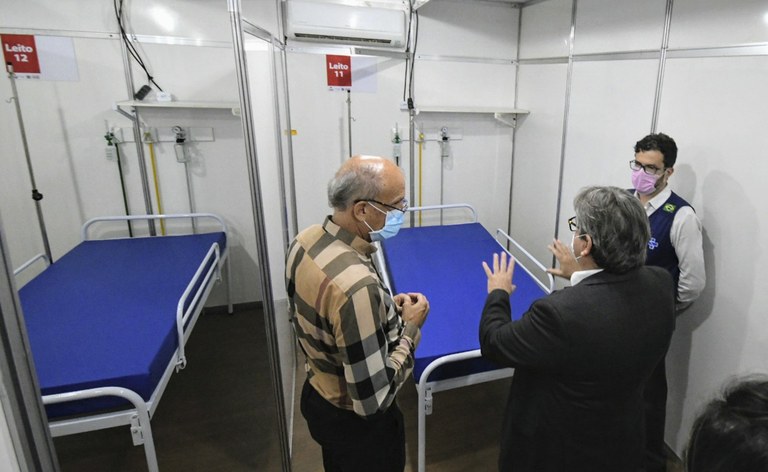 joao azevedo visita o hospital solidario_foto jose marques (6).JPG