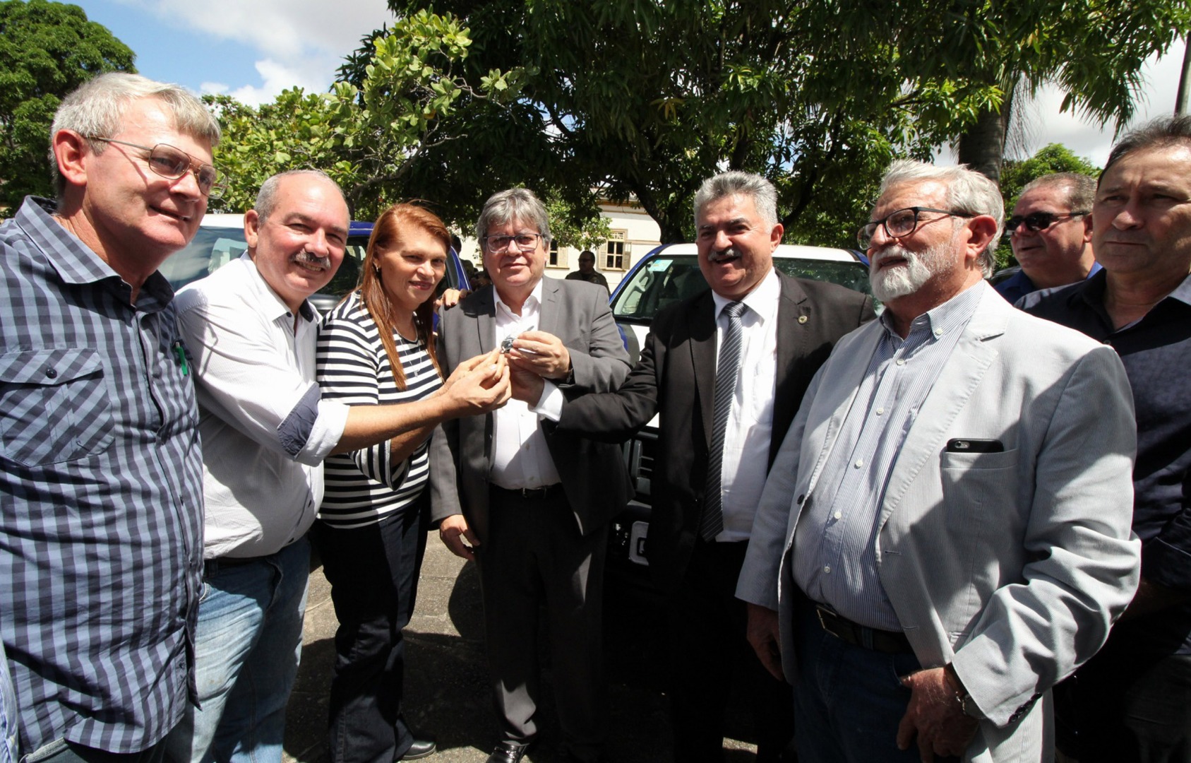 joao entrega de veiculos do DER foto francisco franca (13).JPG