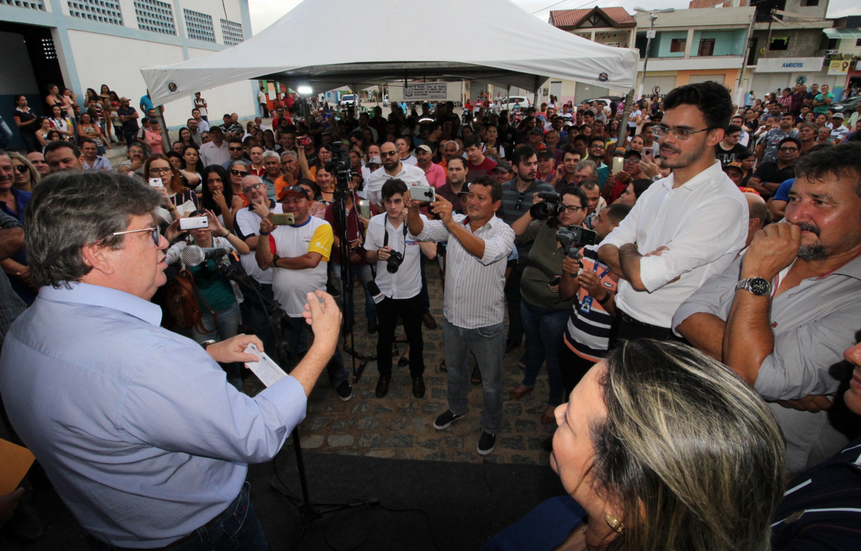 joao entrega pavimentacao de ruas e travessia urbana em sertaozinho foto francisco franca (10).jpg