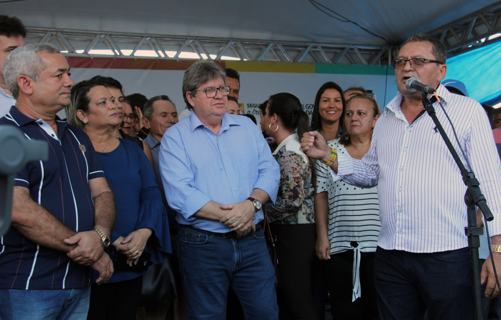 joao entrega pavimentacao de ruas e travessia urbana em sertaozinho foto francisco franca (19).JPG