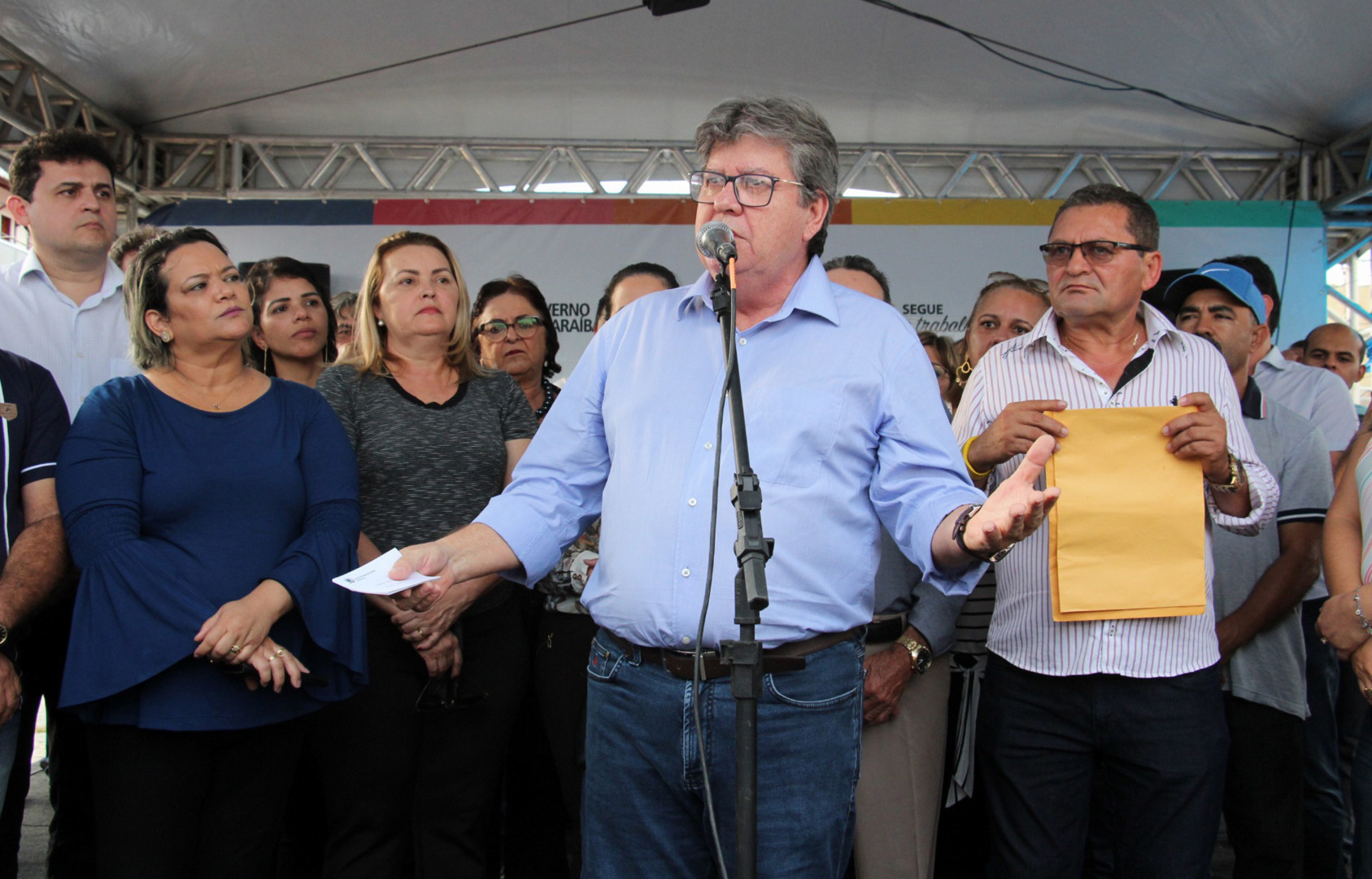 joao entrega pavimentacao de ruas e travessia urbana em sertaozinho foto francisco franca (21).JPG