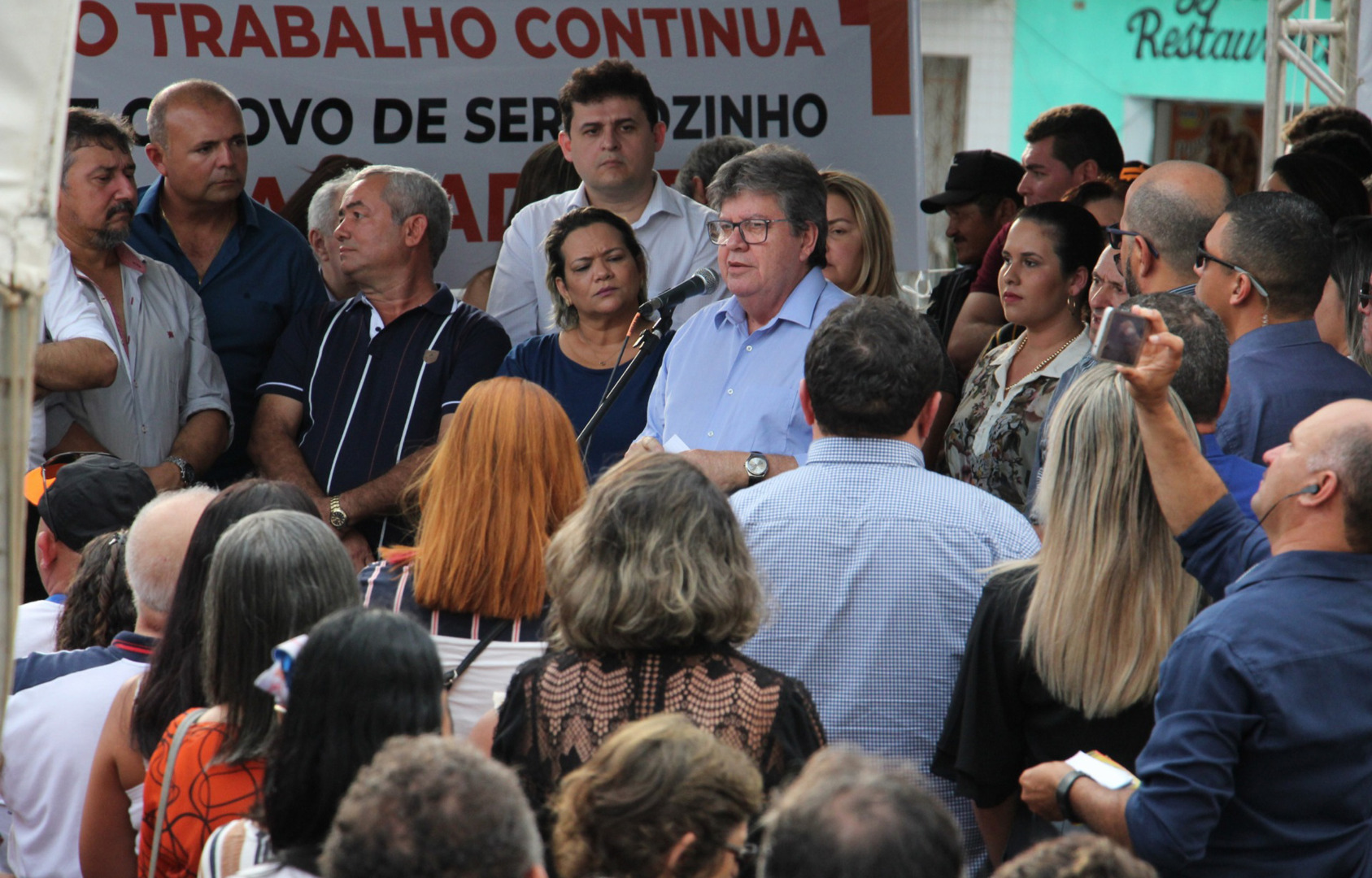 joao entrega pavimentacao de ruas e travessia urbana em sertaozinho foto francisco franca (22).JPG